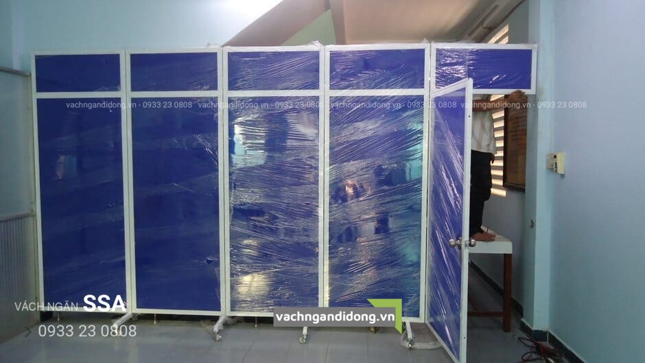 vách ngăn văn phòng có bánh xe